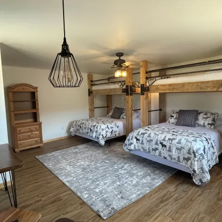 Cozy 1-bedroom apartment unit C, sleeps 6 across from famous Cody Nite Rodeo!