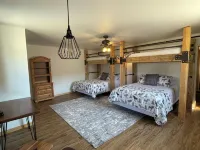 Cozy 1-bedroom apartment unit C, sleeps 6  across from famous Cody Nite Rodeo!
