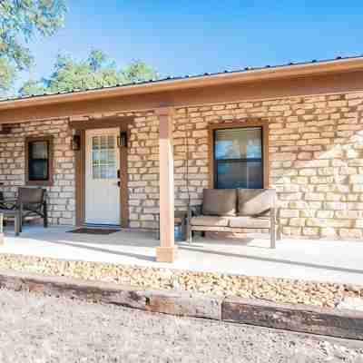 The Mockingbird Cabin - Peaceful Hill Country Getaway Hotel Exterior