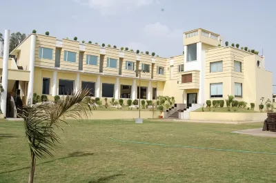 Lavanya Hotel- Near Alipur, Delhi Отели в г. 