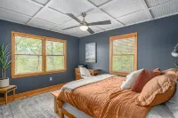 New Listing! Luxury mountain view cabin in the heart of Aska Adventure area