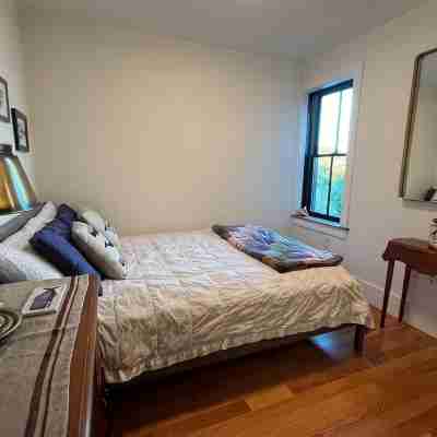 Waterfront Escape - Spectacular Views, Only 5 Minutes from Boston Airport Rooms