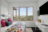Sage Rock, a beautiful guesthouse in the heart of Fredericksburg wine country.