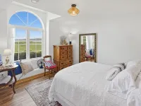 Spectacular beachfront with epic views, beautiful lit-up deck for sunset dining! Hotels in Lubec