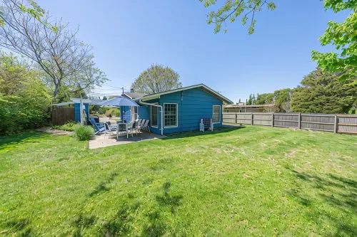 Montauk Beach Retreat — 3Br, Steps to Beach, BBQ, Patio & Outdoor Shower - 4-Star