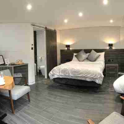 The WatersEdge, Canal Cottages Rooms