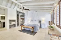 Oceanfront with private beach - 4 bedrooms, 4 bathrooms - Villas