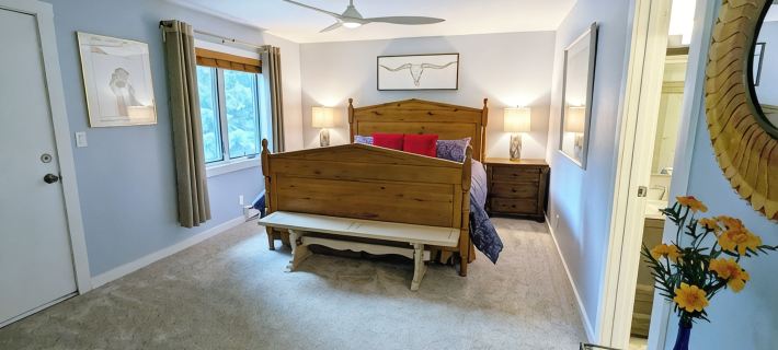 Spacious Condo w/ FREE WiFi, Parking, Heated Pool, Hot Tubs, Skier Shuttle Hotels in Avon