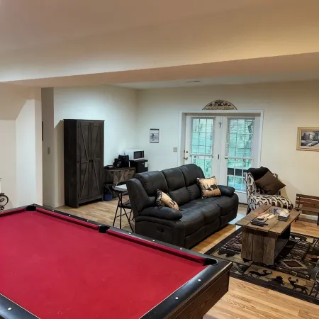 Cabin bungalow apartment in the basement