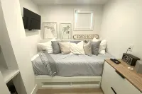 Modern Oasis, Steps to Ave, Heated Pool + Hot Tub, Beach Membership, Mini Golf - 프라이빗 풀