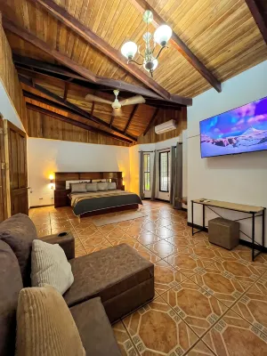 La Casa de Piedra: Un Hogar Único - 2-Star