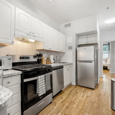 3Br 3Ba • NY Charm Modern Luxe • Sleeps to 12 • Min to NYC • Free Parking Permit