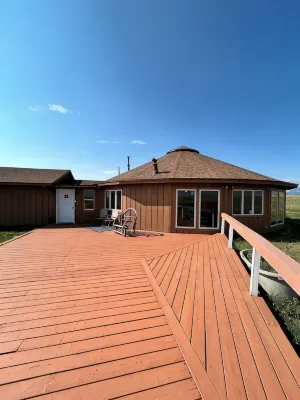 Glacier National Park 360° views of Plains and GNP - 3-Star