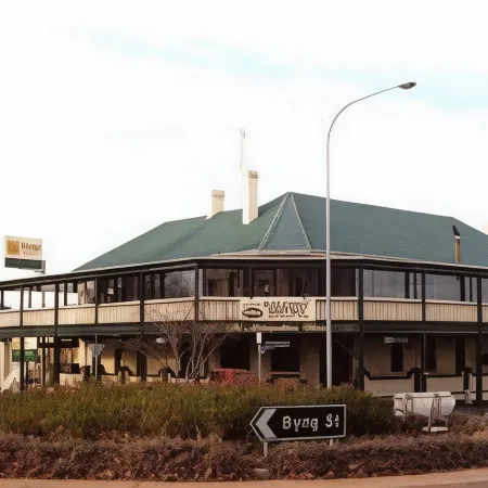 Town Square Motel