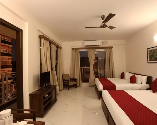 Hotel Crimson Lotus โรงแรมใกล้สวนสาธารณะเจพี