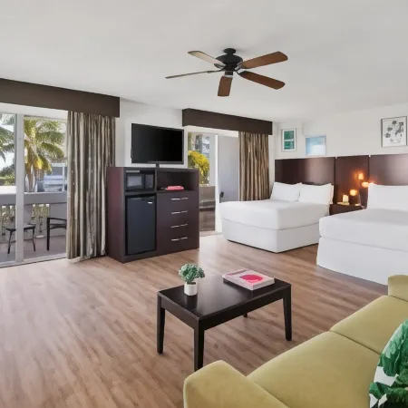 Palm Tree Club Miami Hotel Отели рядом с достопримечательностью «Мимо»