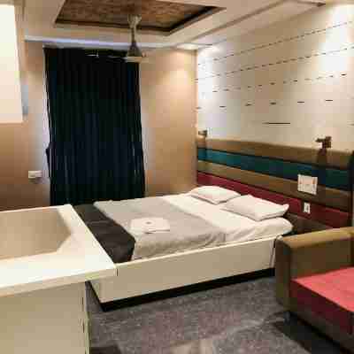 C M Hotel Rooms