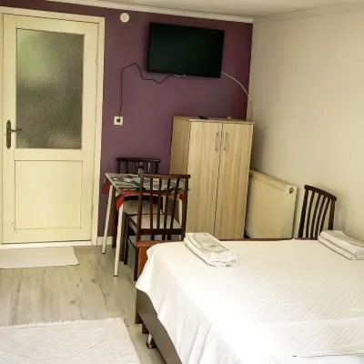 Ozdemir Pansiyon Hotels near Burgazada Deniz Klübü