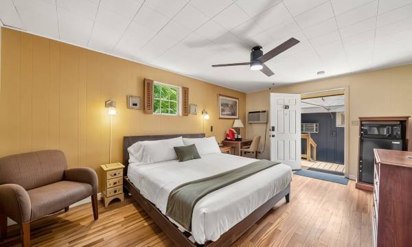 CedarWood Inn