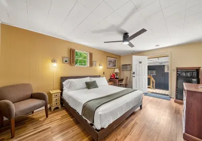 CedarWood Inn Hotels in 