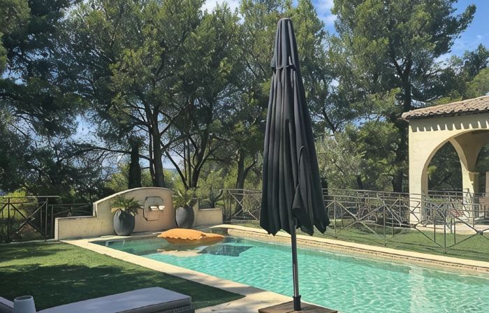 Exceptional Villa in Provence's Luberon Region with a Pool and Breathtaking Views