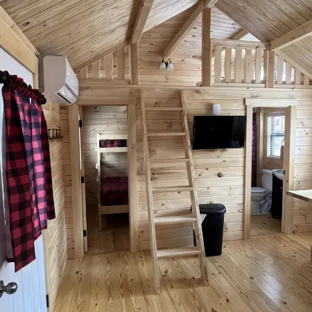 Cozy Log Cabin w/ Loft #13. Minutes from Seven Springs and Hidden Valley!