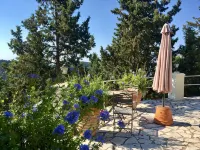 Spacious villa in extensive private grounds overlooking Ahai bay near Erimitis - Parvekkeita