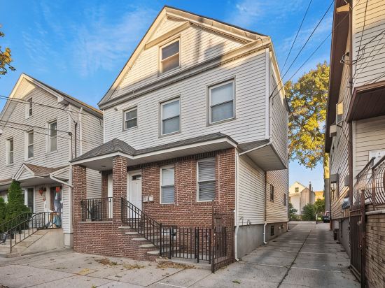 Spacious 4-bedroom apartment with WiFi, AC in enjoyable Newark