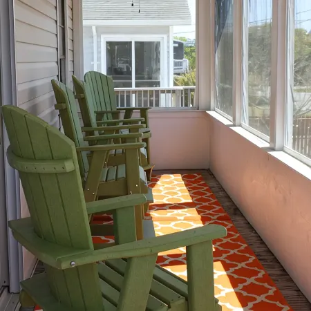 Available July 26-31. Close to Everything and Only 5 Minute Walk to the Beach.