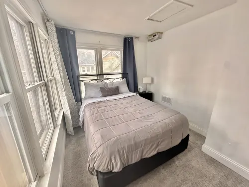 Cozy & Convenient Duplex, Near Downtown - Condos