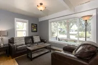 Spacious Layout │West Side │Walk Everywhere │Hot Tub │One Block to River - Bungalows