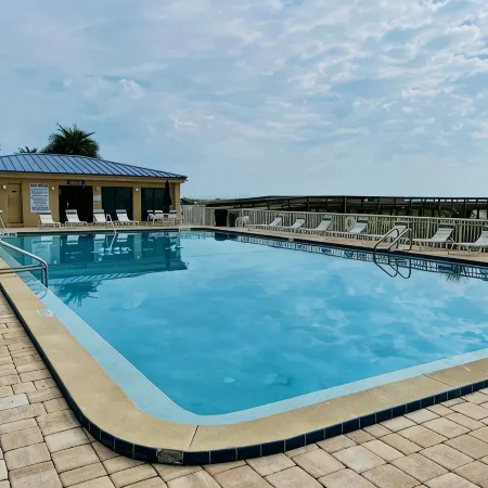 Endless Oceanfront Upper Floor Views of Ocean/Pier from This Wonderful Condo!