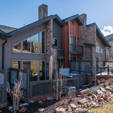 Family friendly 3 bdrm, hot tub, close to Canyons Village, interior designed