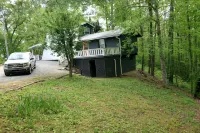 London's Mountain House - Cozy Romantic mountain cabin - easy paved road access - Wifi