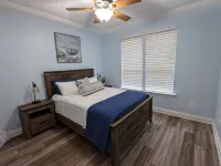 Spacious 3 bed 2 bath. Quiet neighborhood, walk to beach, pool table. - 2 stjerner