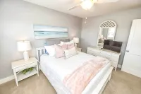Seaside Solace: Panoramic Views! Oceanfront Condo, King Bed, Pool, Tennis,Cabana
