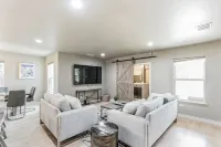 Fully Renovated 3 Bed/3Bath House 1 1/2 Blocks from AT&T Stadium - 4つ星