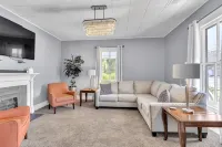 Historic 3BR with Porch & Fire Pit near Downtown - Wifi