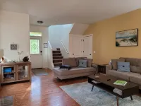 Cute Convenient Comfortable House - 4-Star