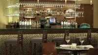 DoubleTree by Hilton Collinsville - St. Louis - Barer