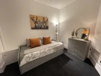 Urban 3 Bedroom Home in Kings Heath-Great Location - บังกะโล