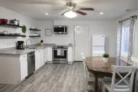 Modern 3-bedroom Guest Suite by Silicon Slopes