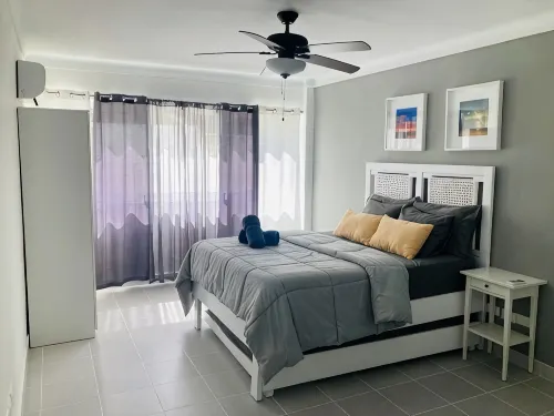 Beautiful 2 bedroom unit, free wifi, pool 3 minutes walk from beach - 2 ดาว