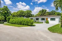 Casa Bella - 5 BR Villa in Miami with Pool, Mini-Golf, Basketball+ - Pools