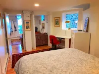 Panoramic view, large deck, ground floor apartment, walk to subway and beach - balkon