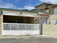 Oceanfront 3 Bdrm House on Surf Beach near Rincon with Private Beach Access 阿瓜達酒店