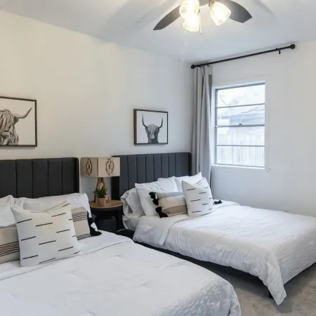 New! Spacious Home, Close to Downtown! Отели в г. Бренхем