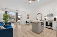 Upscale Historic Loft | TOP FLOOR | Downtown | Free Parking