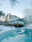 Modern Lake House on White Lake - Homestays
