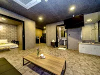 Ninespavill Hotels near Geumsungdang